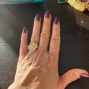 Elegant Gold Flower Ring